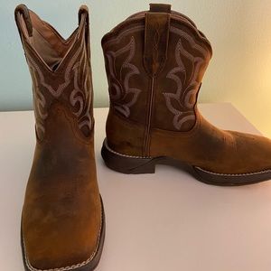 Women’s 7.5 Ariat Cowgirl Boots